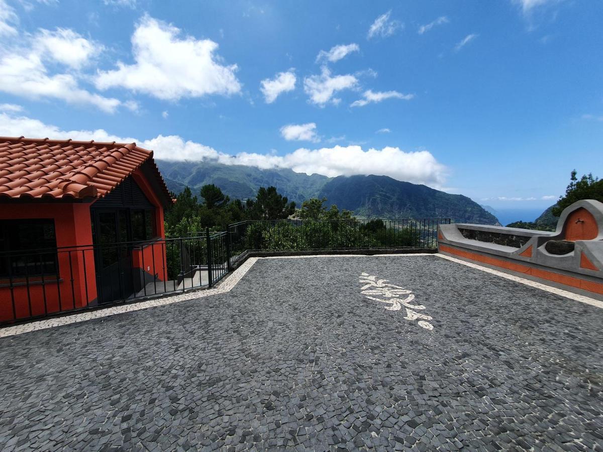 Mountain-ocean-view Madeira São Vicente
